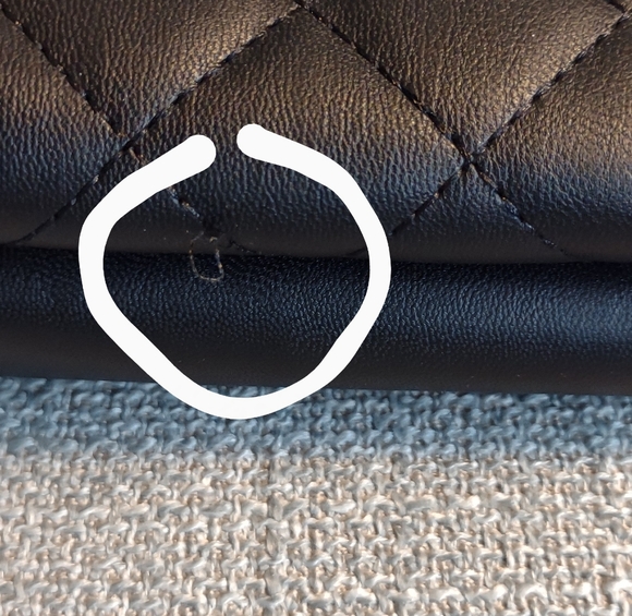 Lower price!*Quilted Black Crossbody Bag - Picture 4 of 4